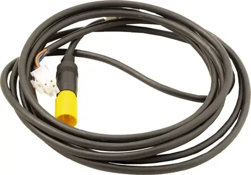 Kabelsatz mit Stecker, um Dreiwege-Ventil für Wolf CGB-35/50 zu verbinden. Kabel ist schwarz, mit einer gelben und einer weißen Steckverbindung.
